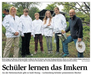 Schüler lernen das Imkern
